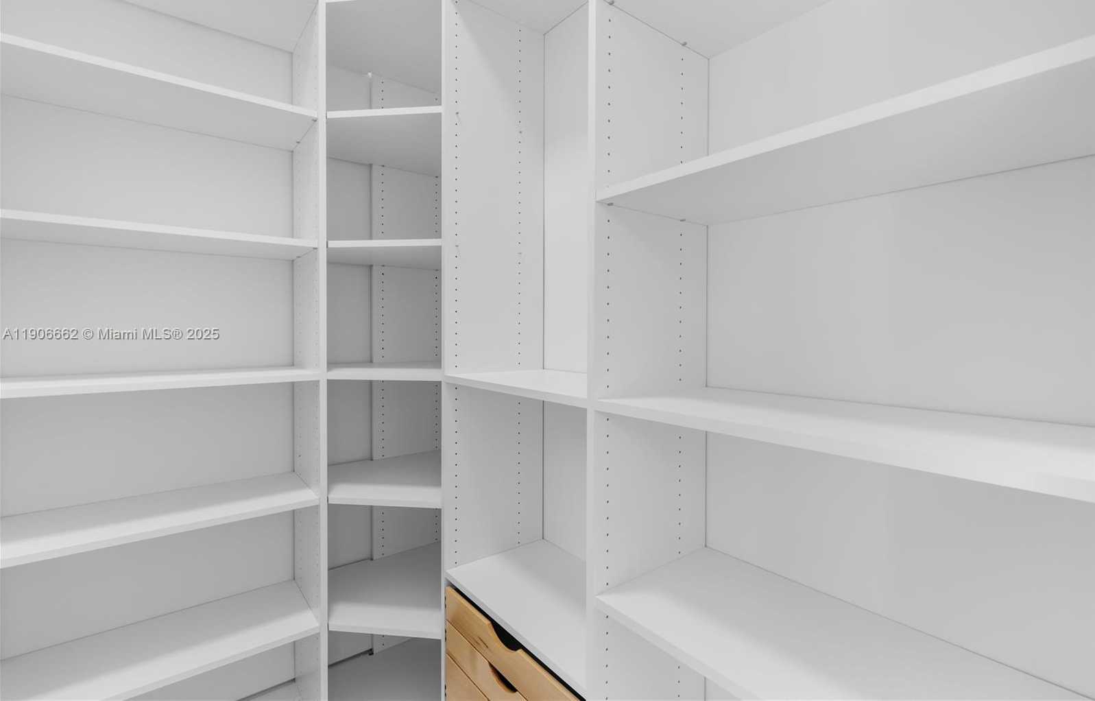 Small Image of 4504 SHERIDAN AVE, Miami Beach Number 12