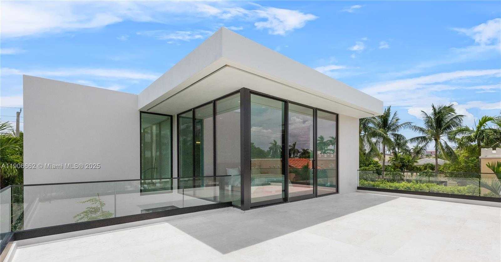 Small Image of 4504 SHERIDAN AVE, Miami Beach Number 22