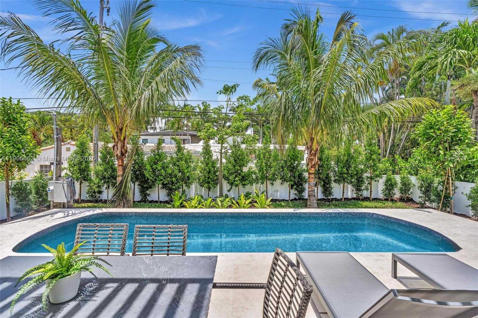 Small Image of 4504 SHERIDAN AVE, Miami Beach Number 32