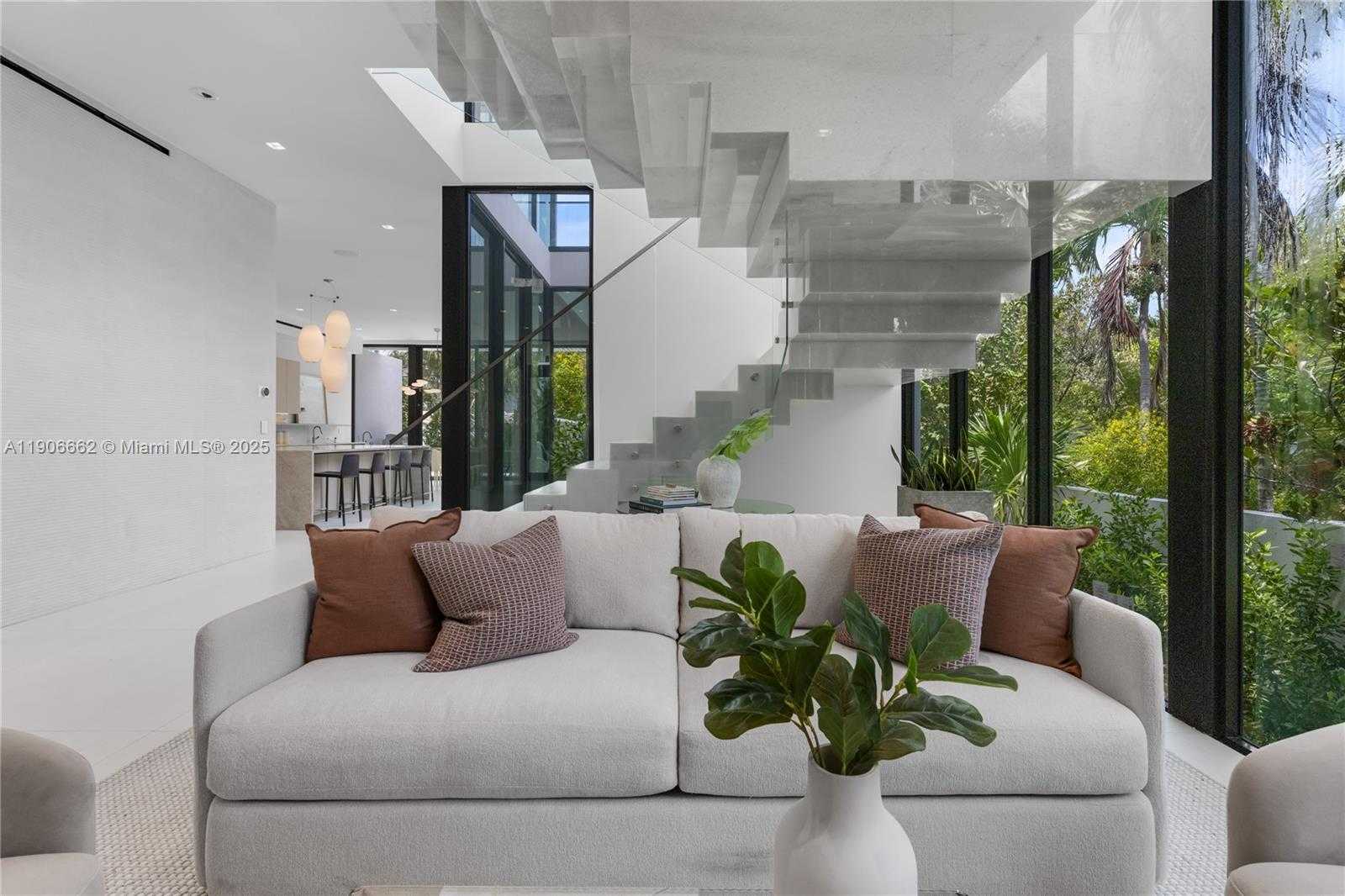 Small Image of 4504 SHERIDAN AVE, Miami Beach Number 5