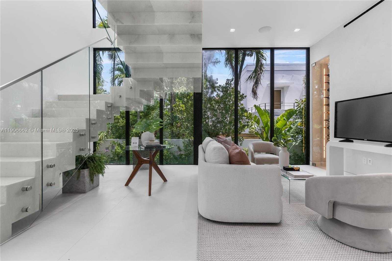 Small Image of 4504 SHERIDAN AVE, Miami Beach Number 6