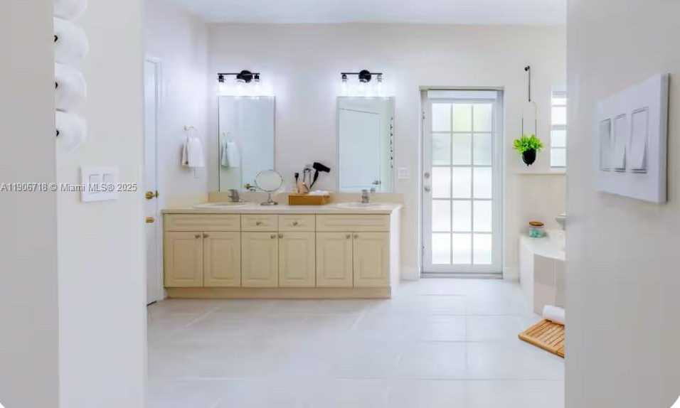 Small Image of 21380 SOUTH WEST 244, Homestead Number 16