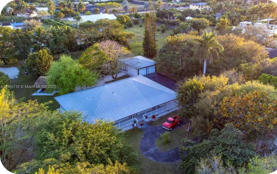 Small Image of 21380 SOUTH WEST 244, Homestead Number 29