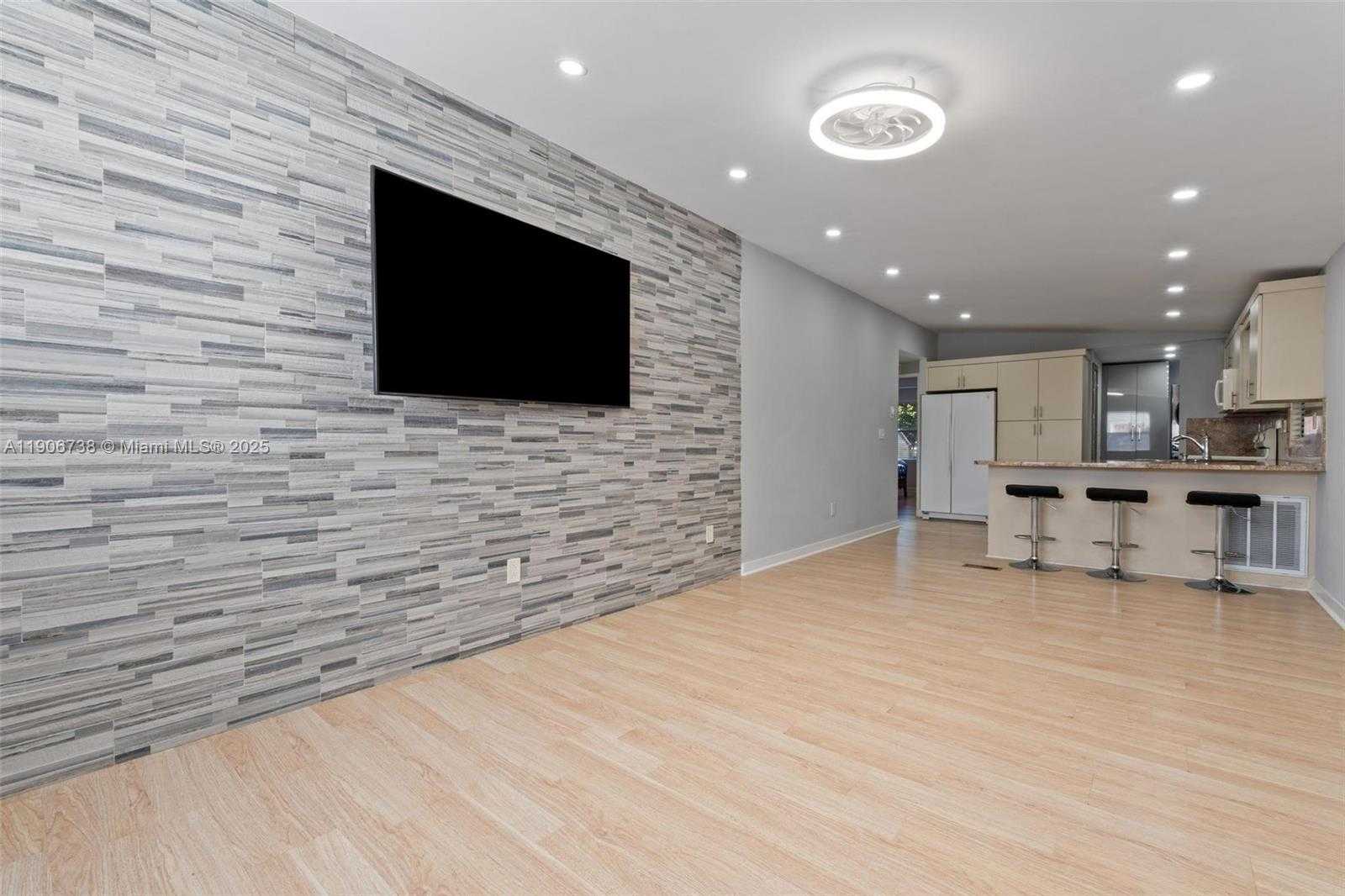 Small Image of 5305 202 TERR, Miami Gardens Number 6