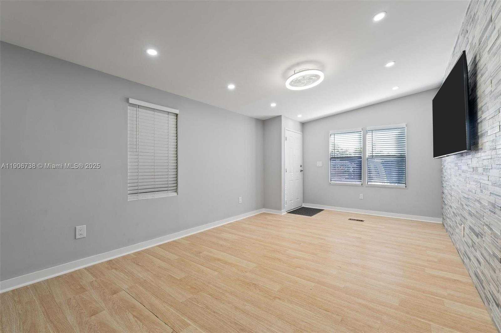 Small Image of 5305 202 TERR, Miami Gardens Number 8