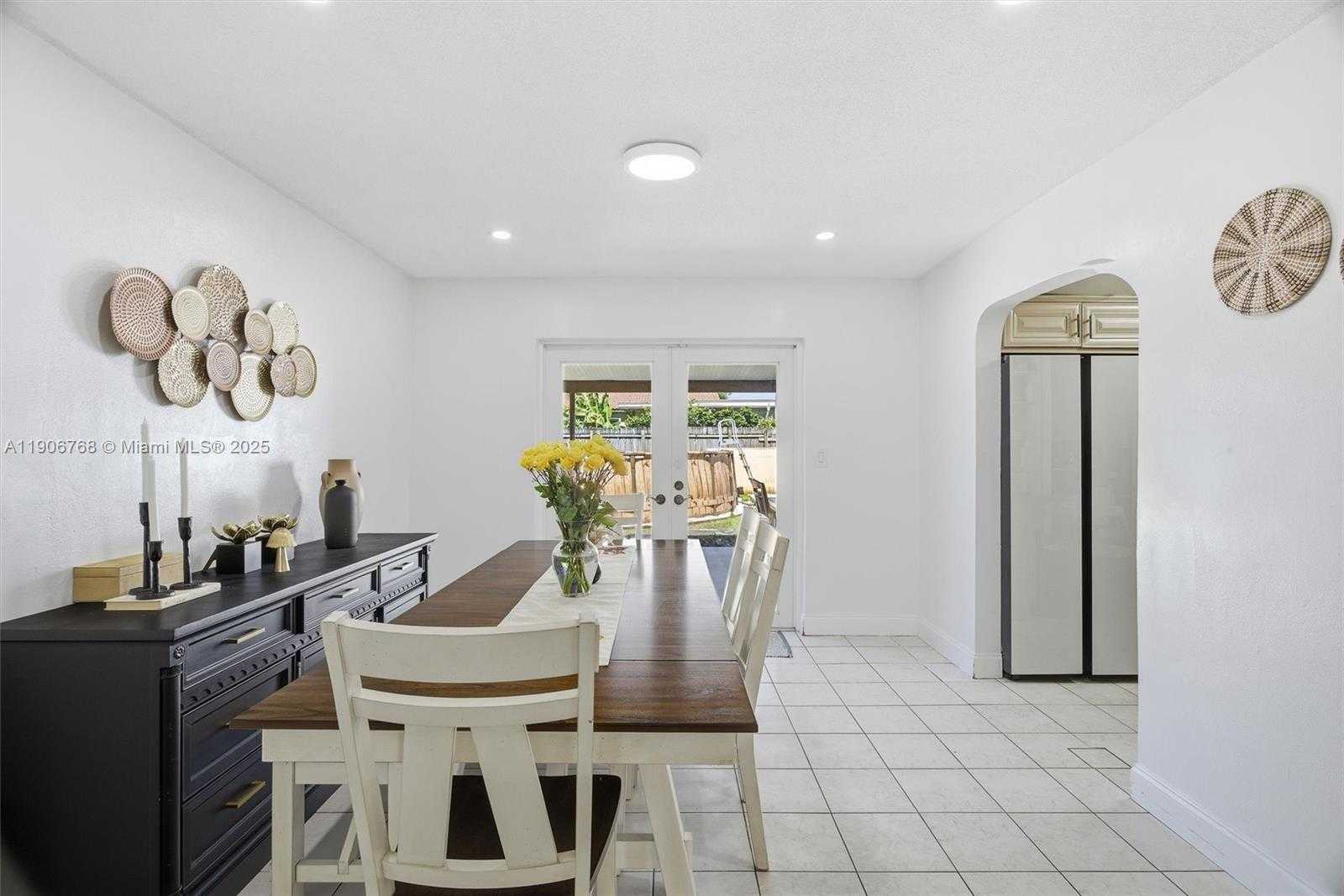 Small Image of 7511 TAYLOR ST, Hollywood Number 10