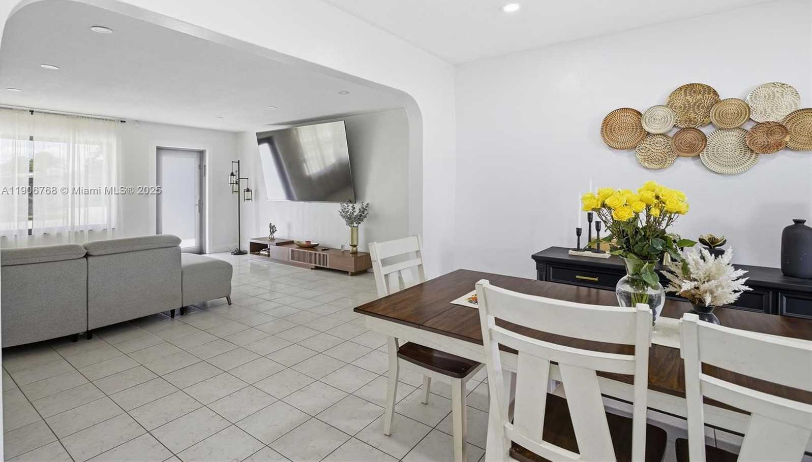 Small Image of 7511 TAYLOR ST, Hollywood Number 12