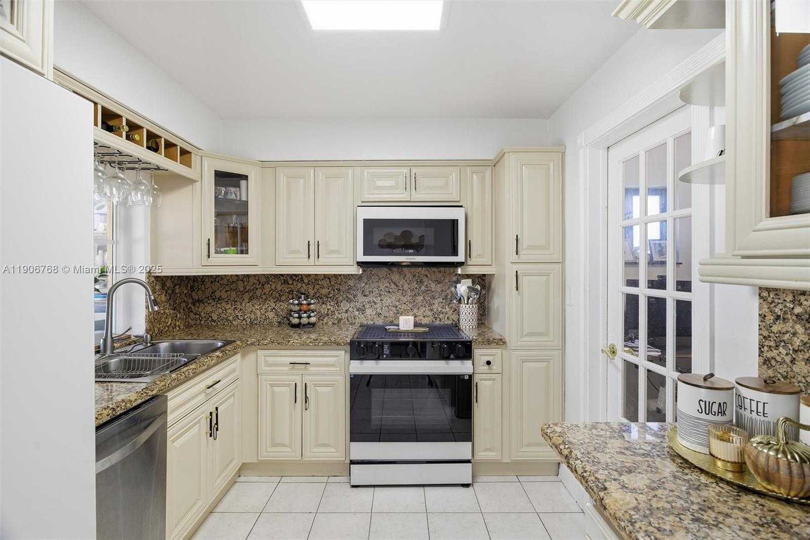 Small Image of 7511 TAYLOR ST, Hollywood Number 13