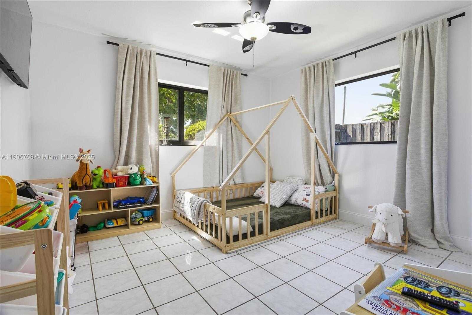 Small Image of 7511 TAYLOR ST, Hollywood Number 20