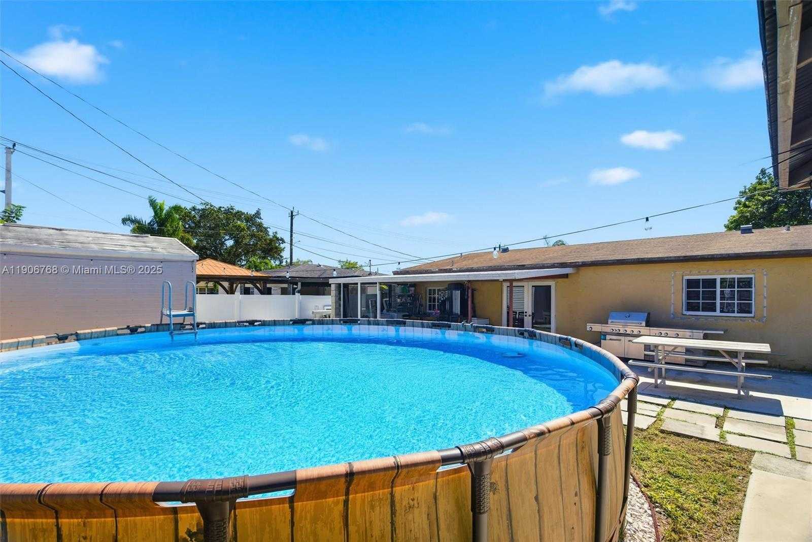 Small Image of 7511 TAYLOR ST, Hollywood Number 22