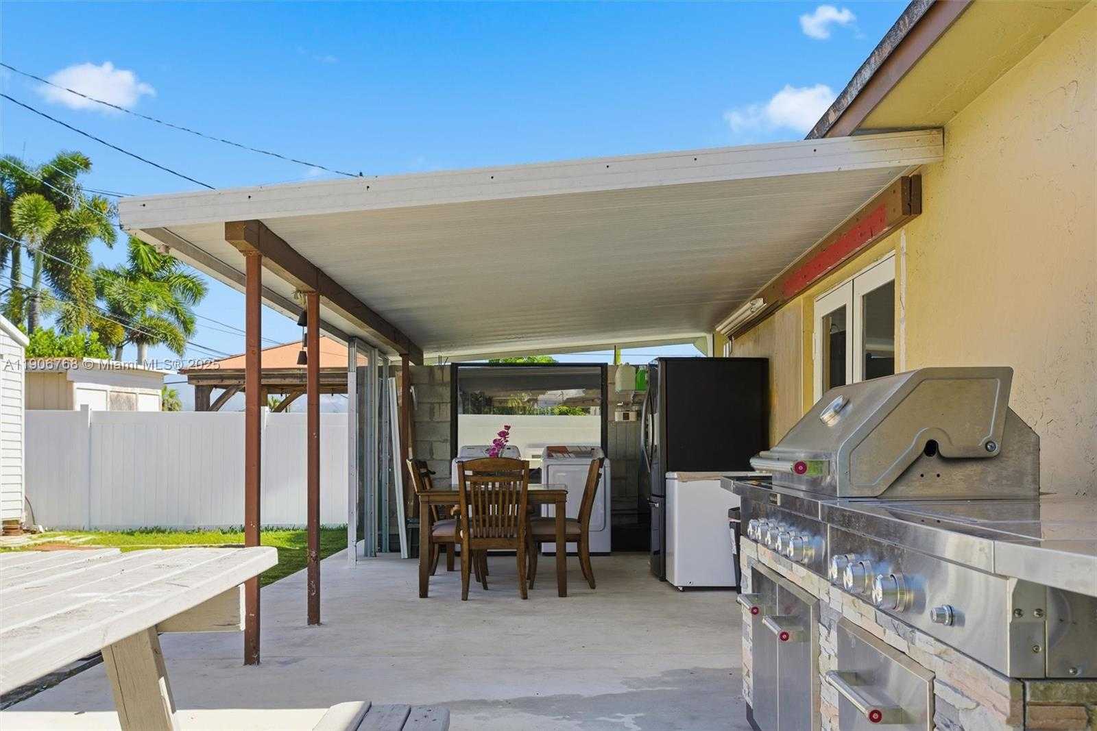 Small Image of 7511 TAYLOR ST, Hollywood Number 28