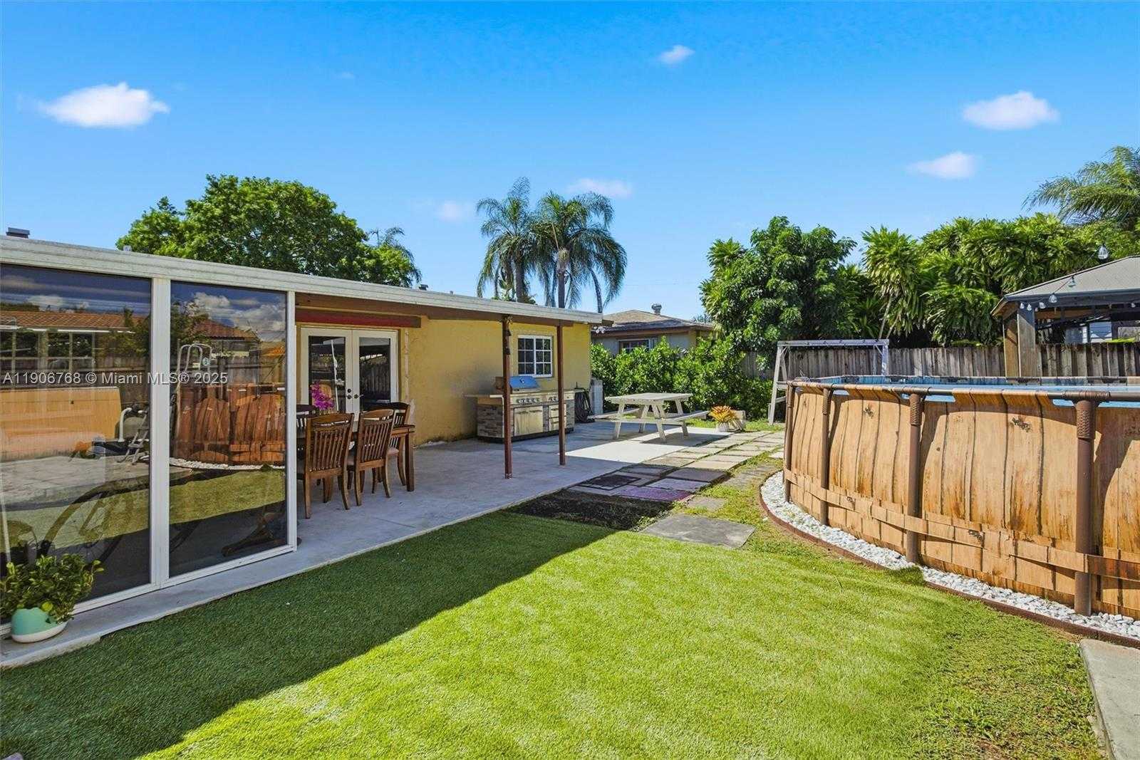 Small Image of 7511 TAYLOR ST, Hollywood Number 31