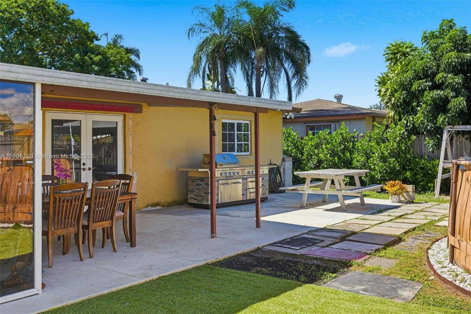 Small Image of 7511 TAYLOR ST, Hollywood Number 32