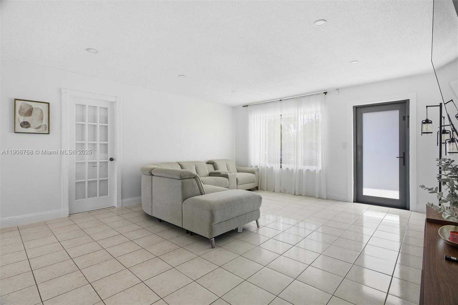 Small Image of 7511 TAYLOR ST, Hollywood Number 8