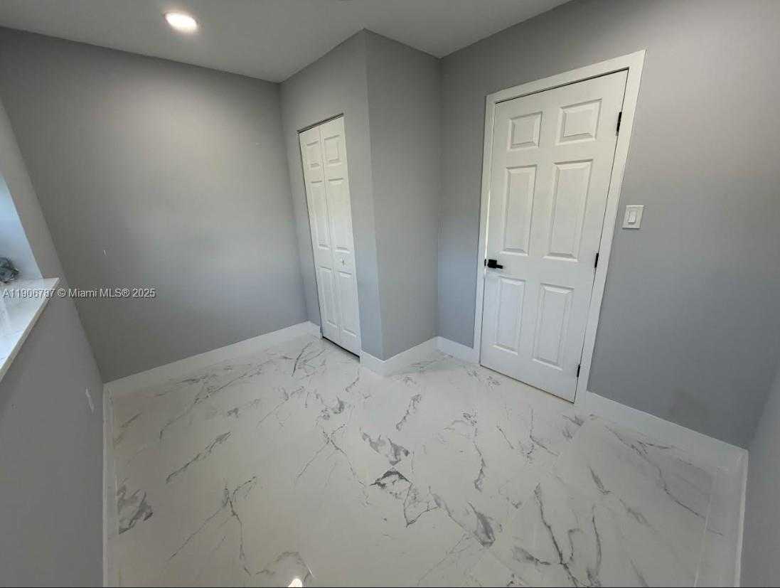 Small Image of 2810 MAYO ST, Hollywood Number 10