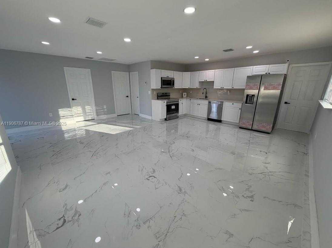 Small Image of 2810 MAYO ST, Hollywood Number 3