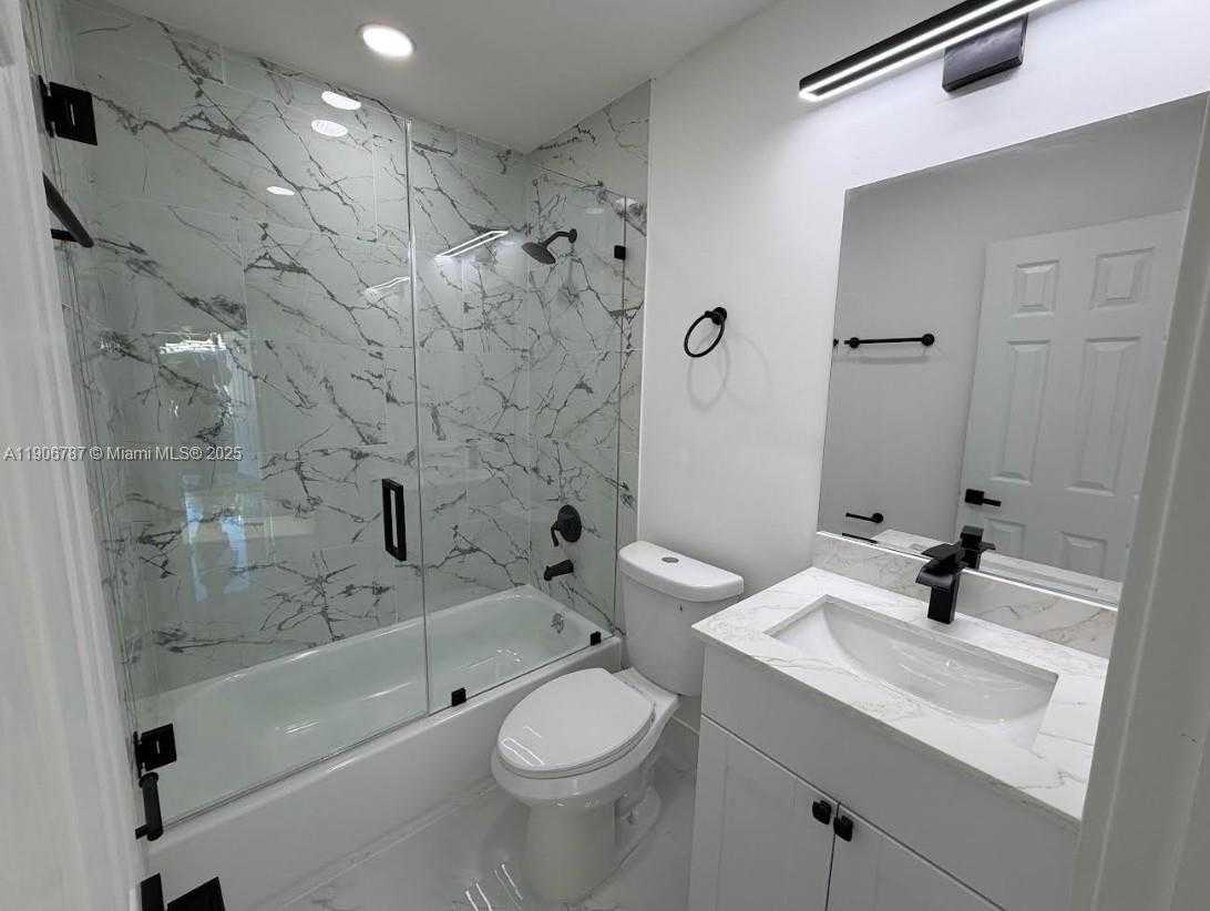 Small Image of 2810 MAYO ST, Hollywood Number 5