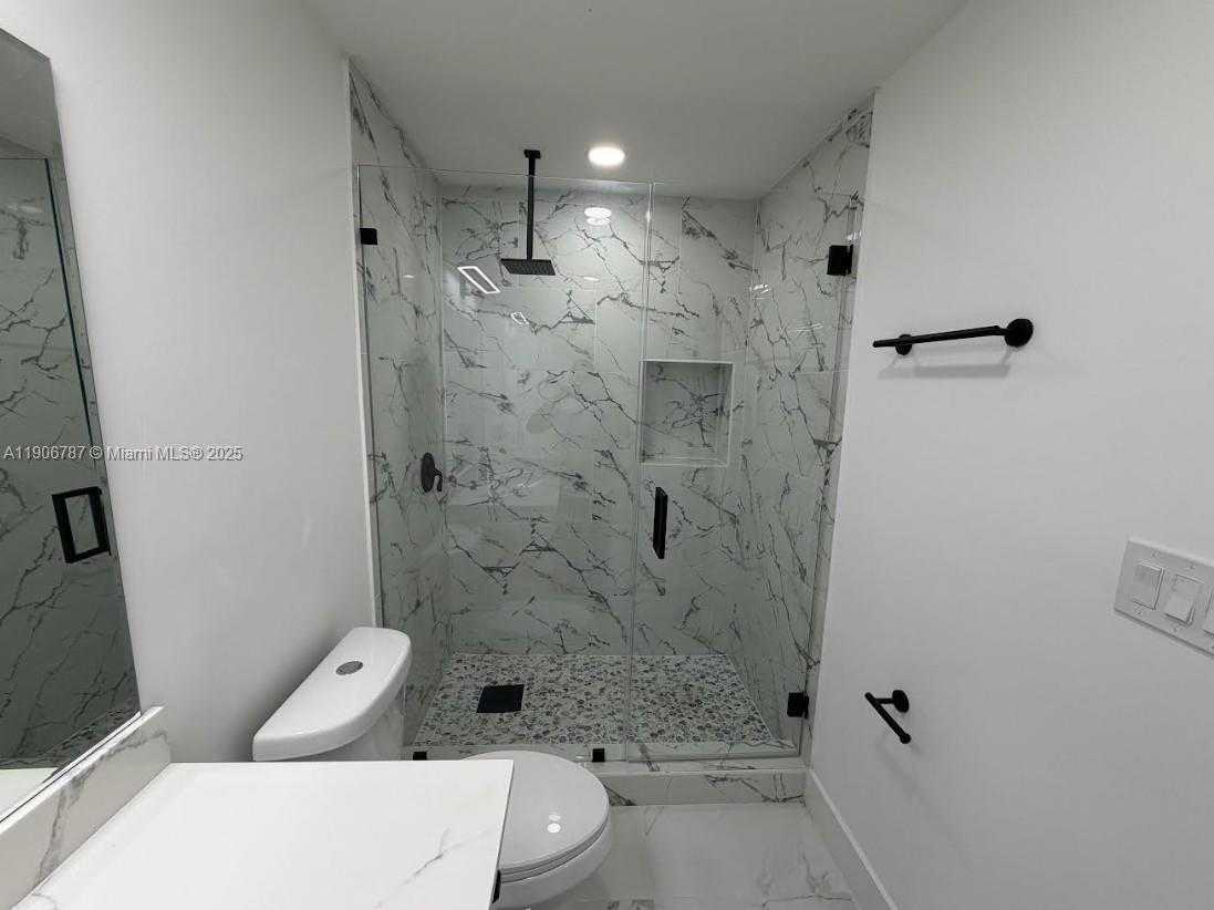 Small Image of 2810 MAYO ST, Hollywood Number 7