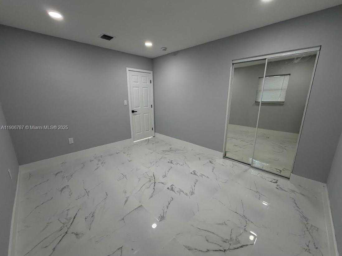 Small Image of 2810 MAYO ST, Hollywood Number 9