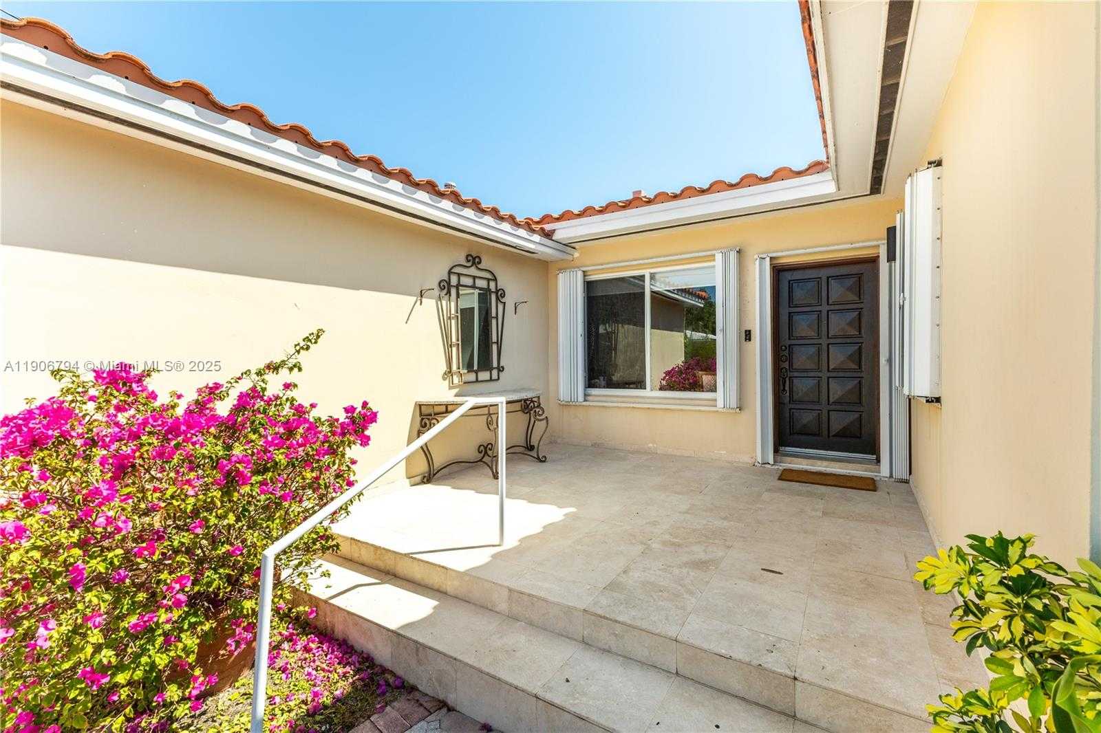 Small Image of 9457 CARLYLE AVE, Surfside Number 1