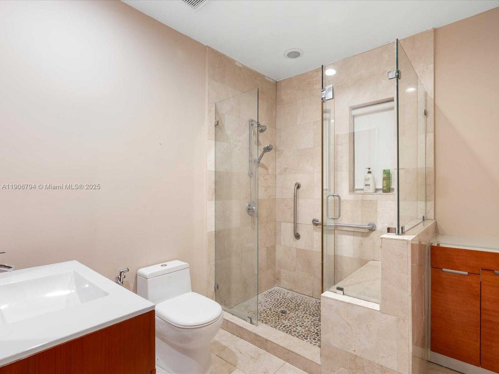 Small Image of 9457 CARLYLE AVE, Surfside Number 12