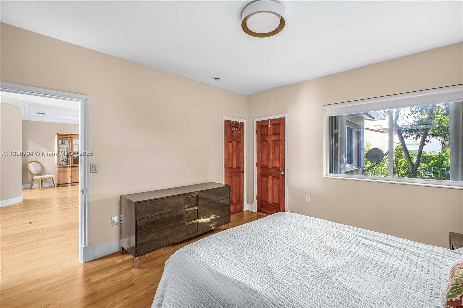 Small Image of 9457 CARLYLE AVE, Surfside Number 14