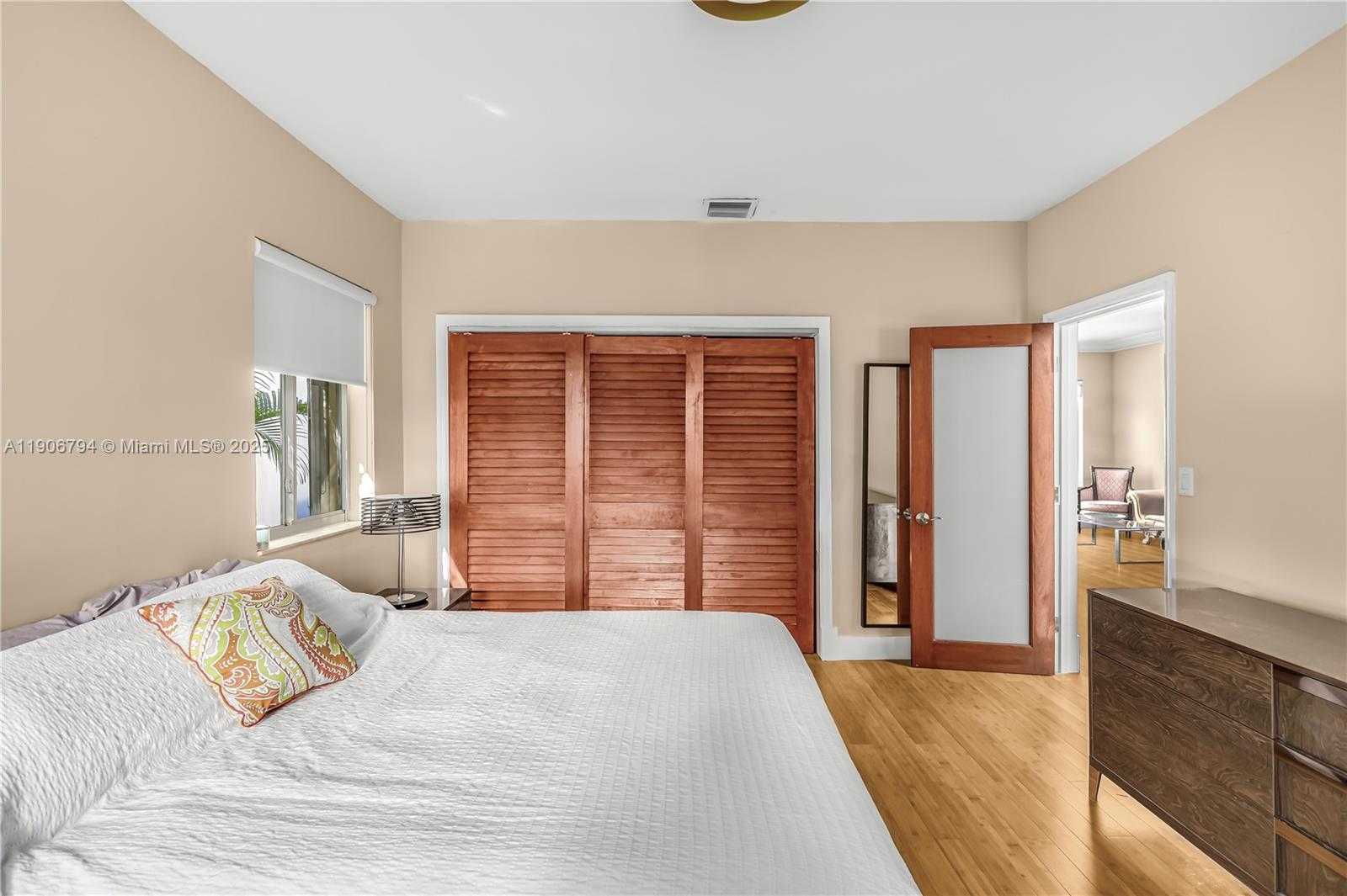 Small Image of 9457 CARLYLE AVE, Surfside Number 15