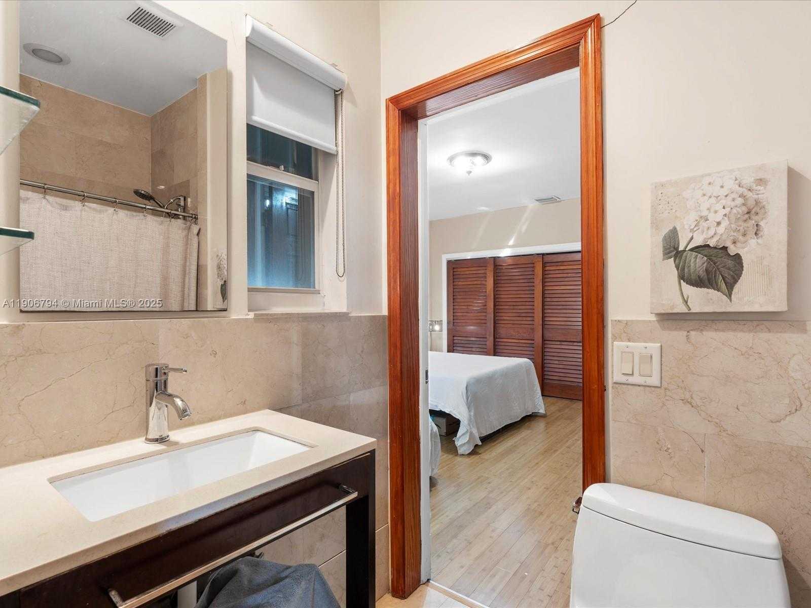 Small Image of 9457 CARLYLE AVE, Surfside Number 17