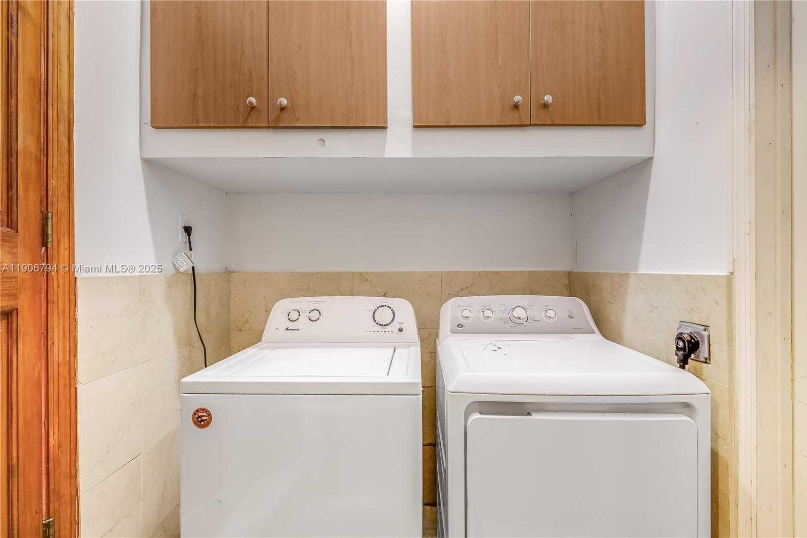 Small Image of 9457 CARLYLE AVE, Surfside Number 25