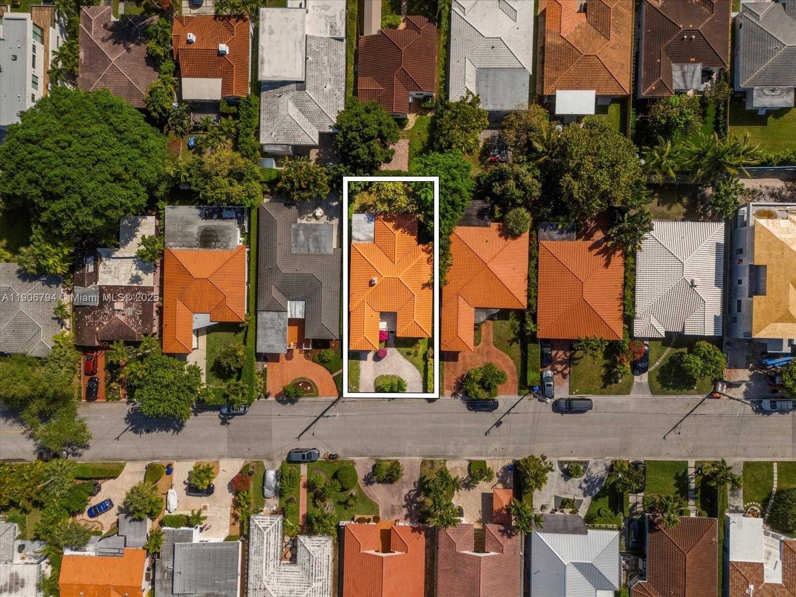 Small Image of 9457 CARLYLE AVE, Surfside Number 28