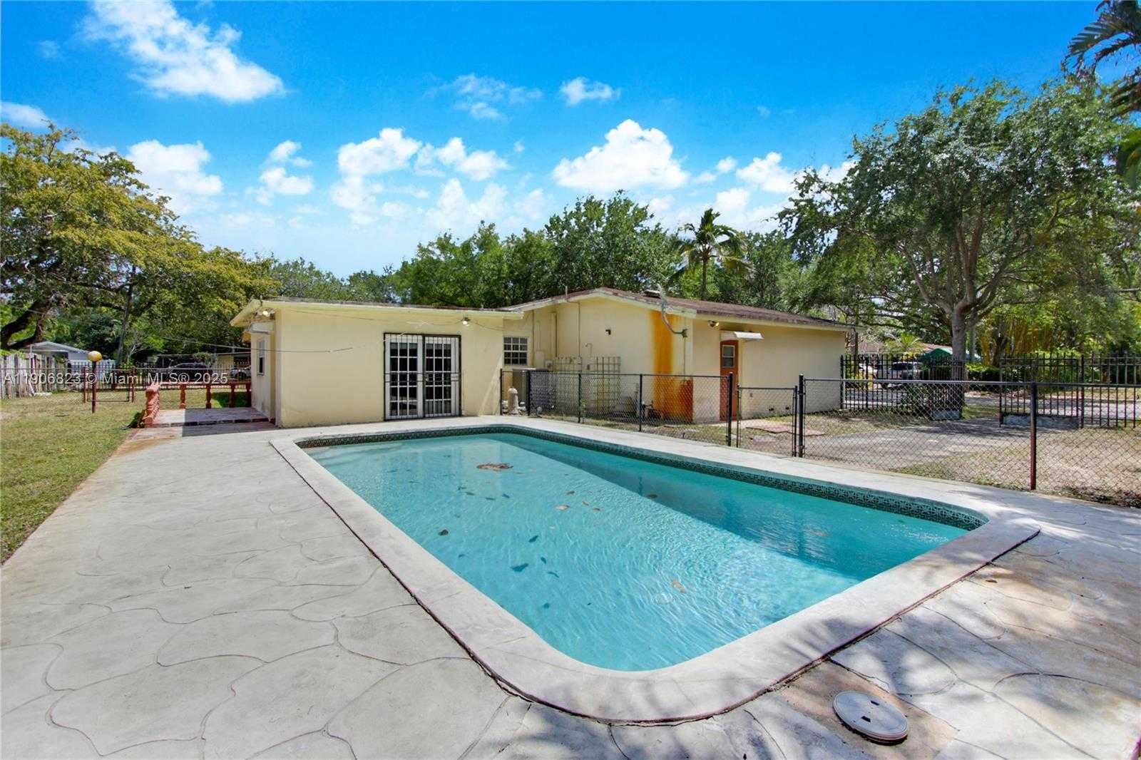 Small Image of 6013 ROSE TER, Plantation Number 14