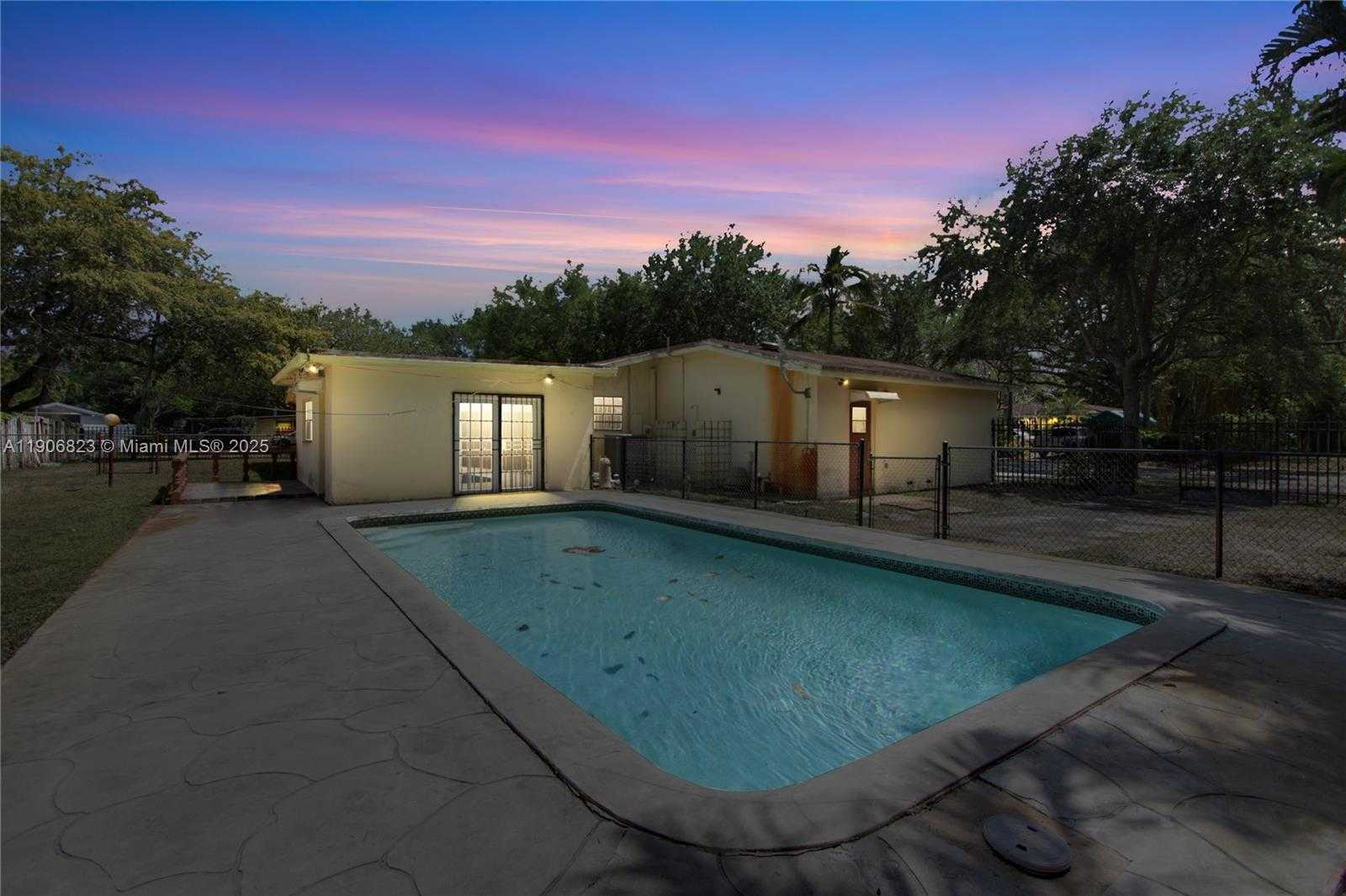 Small Image of 6013 ROSE TER, Plantation Number 15