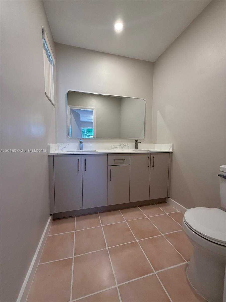 Small Image of 11325 NORTH WEST 59TH CT, Hialeah Number 10