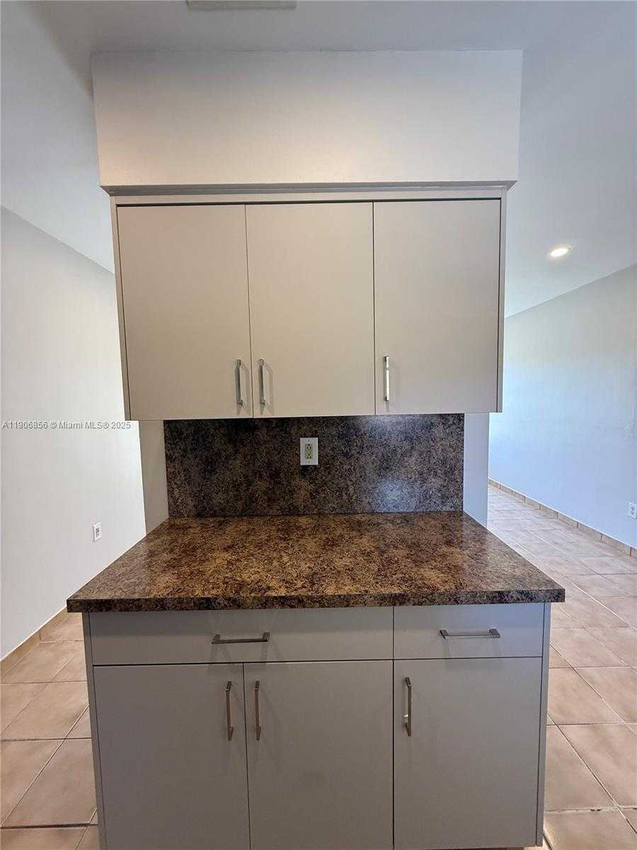 Small Image of 11325 NORTH WEST 59TH CT, Hialeah Number 17