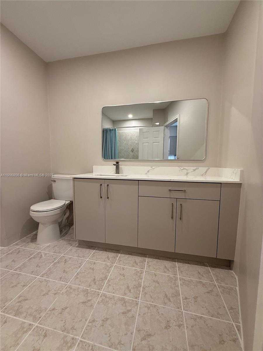 Small Image of 11325 NORTH WEST 59TH CT, Hialeah Number 18
