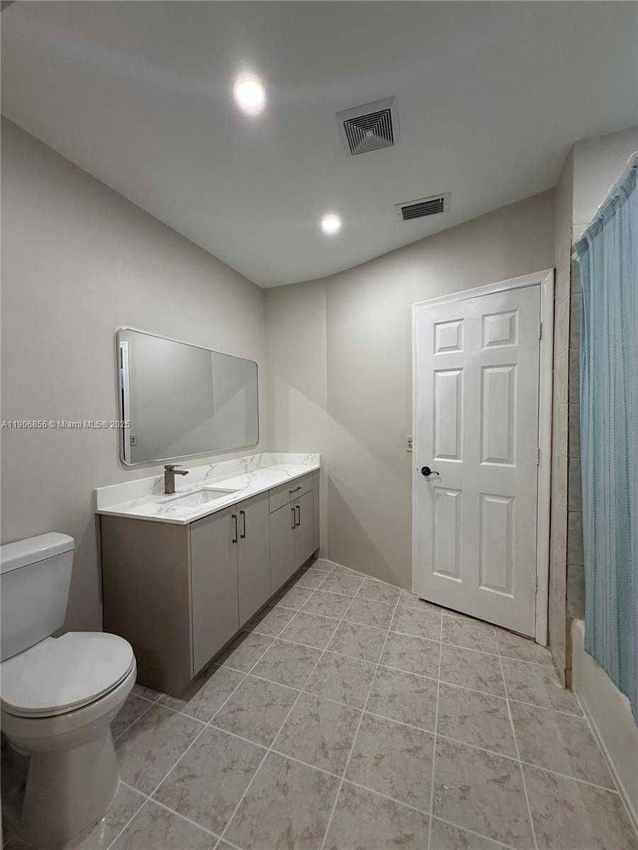 Small Image of 11325 NORTH WEST 59TH CT, Hialeah Number 19