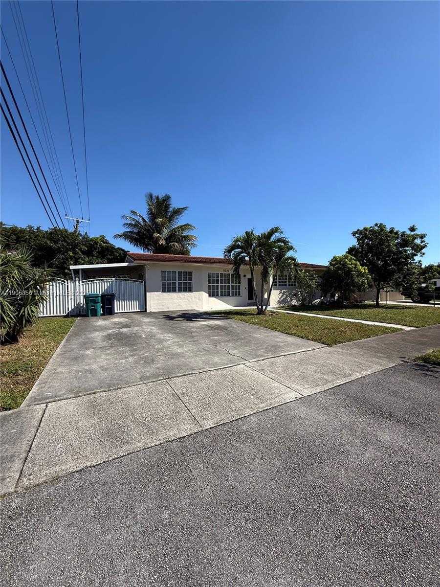 Small Image of 11325 NORTH WEST 59TH CT, Hialeah Number 2