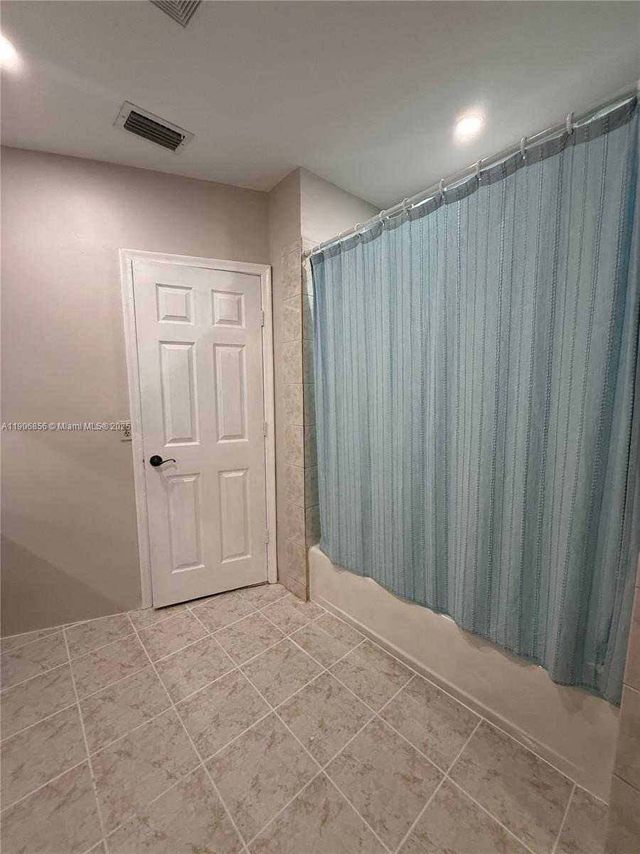 Small Image of 11325 NORTH WEST 59TH CT, Hialeah Number 20