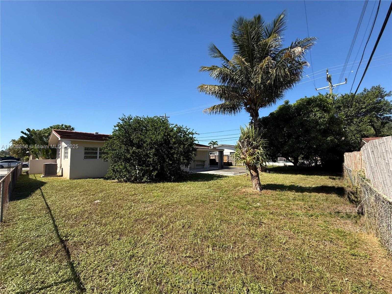 Small Image of 11325 NORTH WEST 59TH CT, Hialeah Number 3