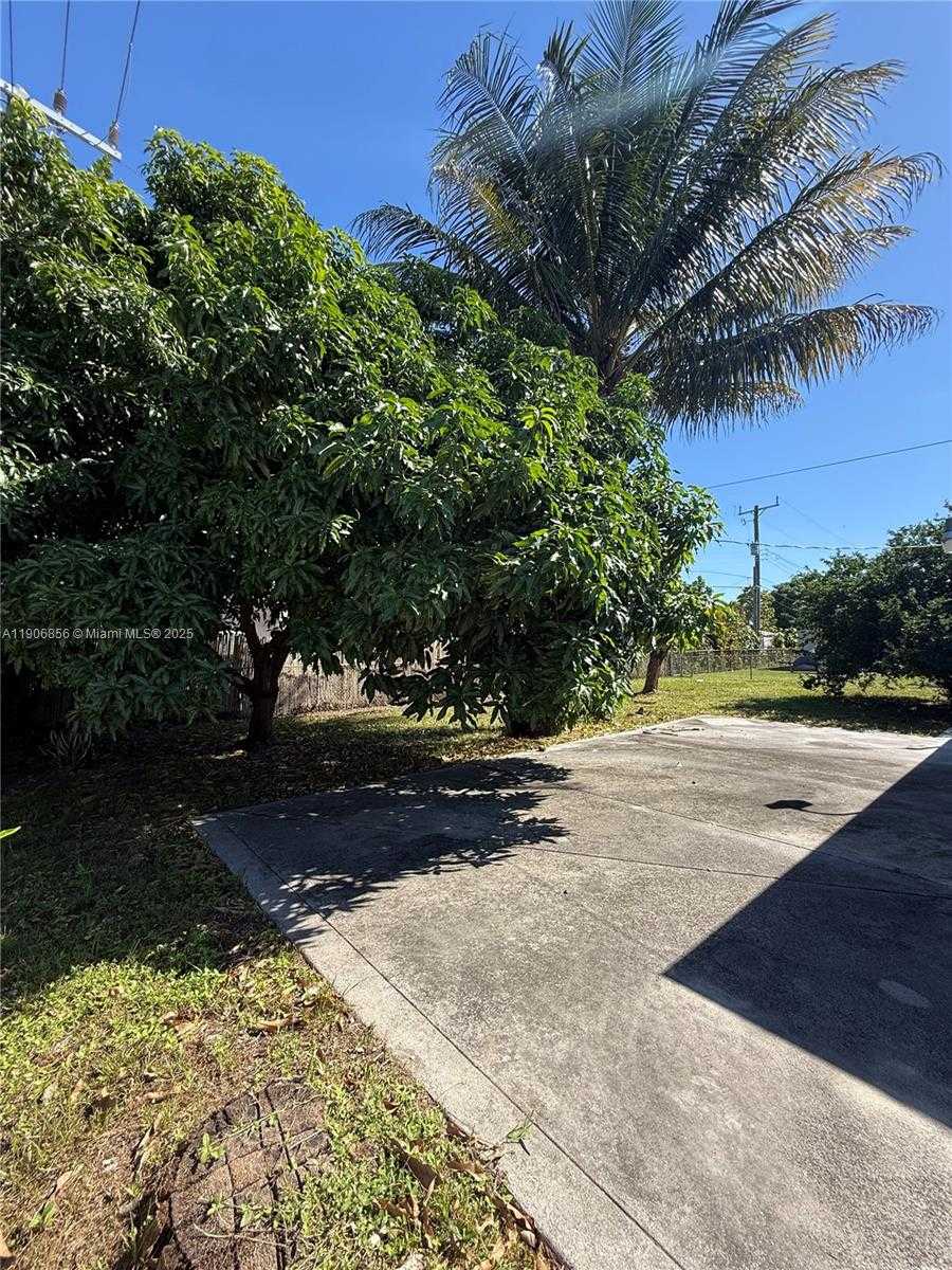 Small Image of 11325 NORTH WEST 59TH CT, Hialeah Number 4