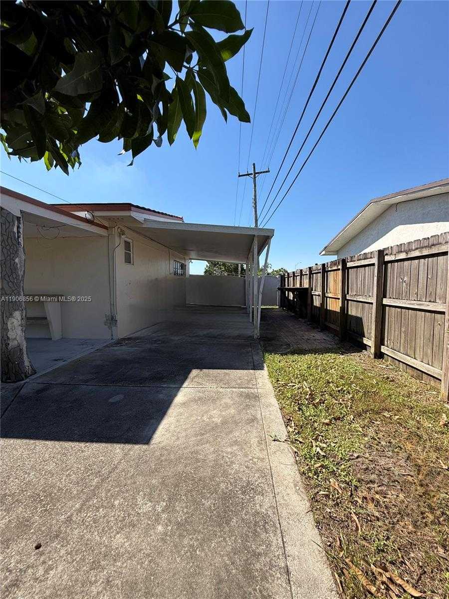Small Image of 11325 NORTH WEST 59TH CT, Hialeah Number 5