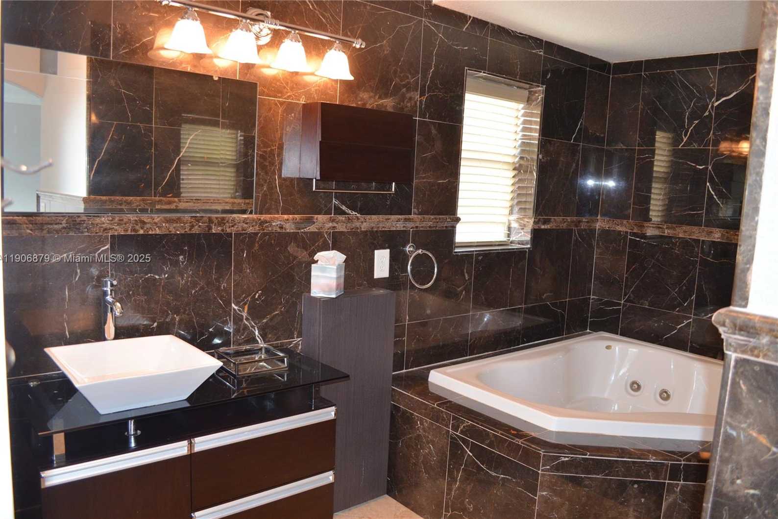 Small Image of Pembroke Pines Number 10