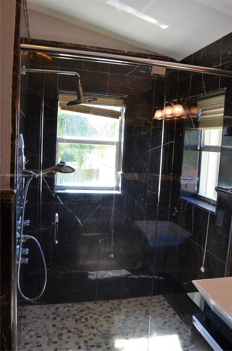 Small Image of Pembroke Pines Number 11