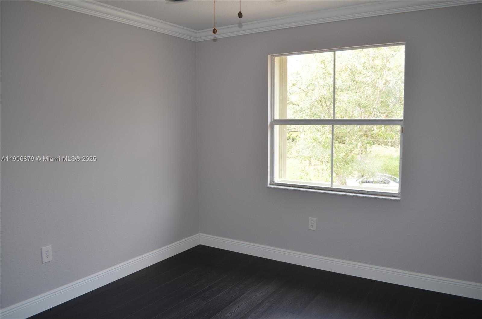 Small Image of Pembroke Pines Number 12