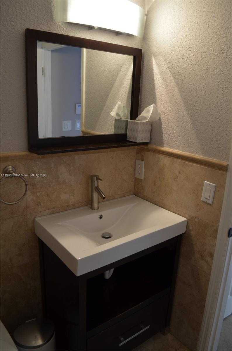 Small Image of Pembroke Pines Number 19