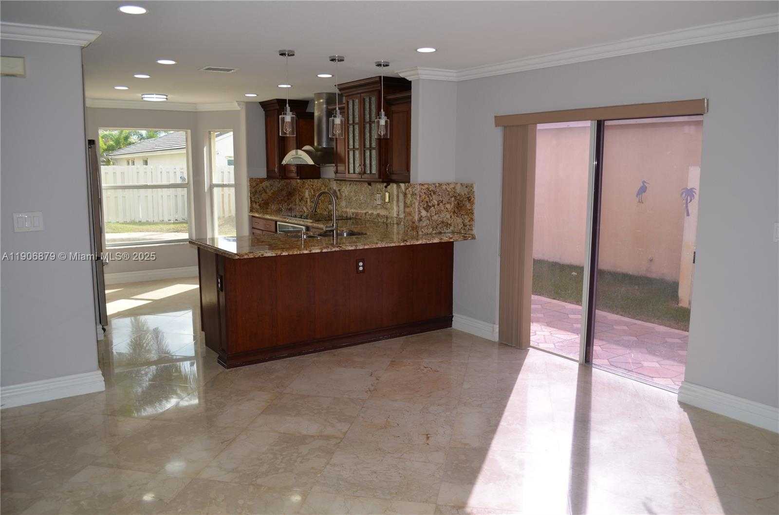 Small Image of Pembroke Pines Number 6