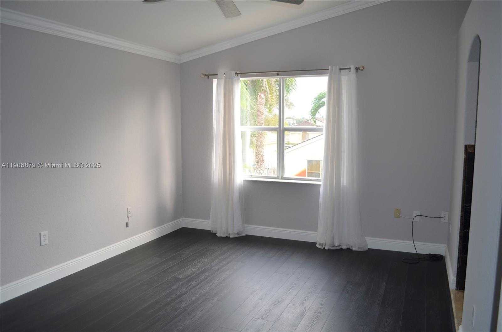 Small Image of Pembroke Pines Number 9