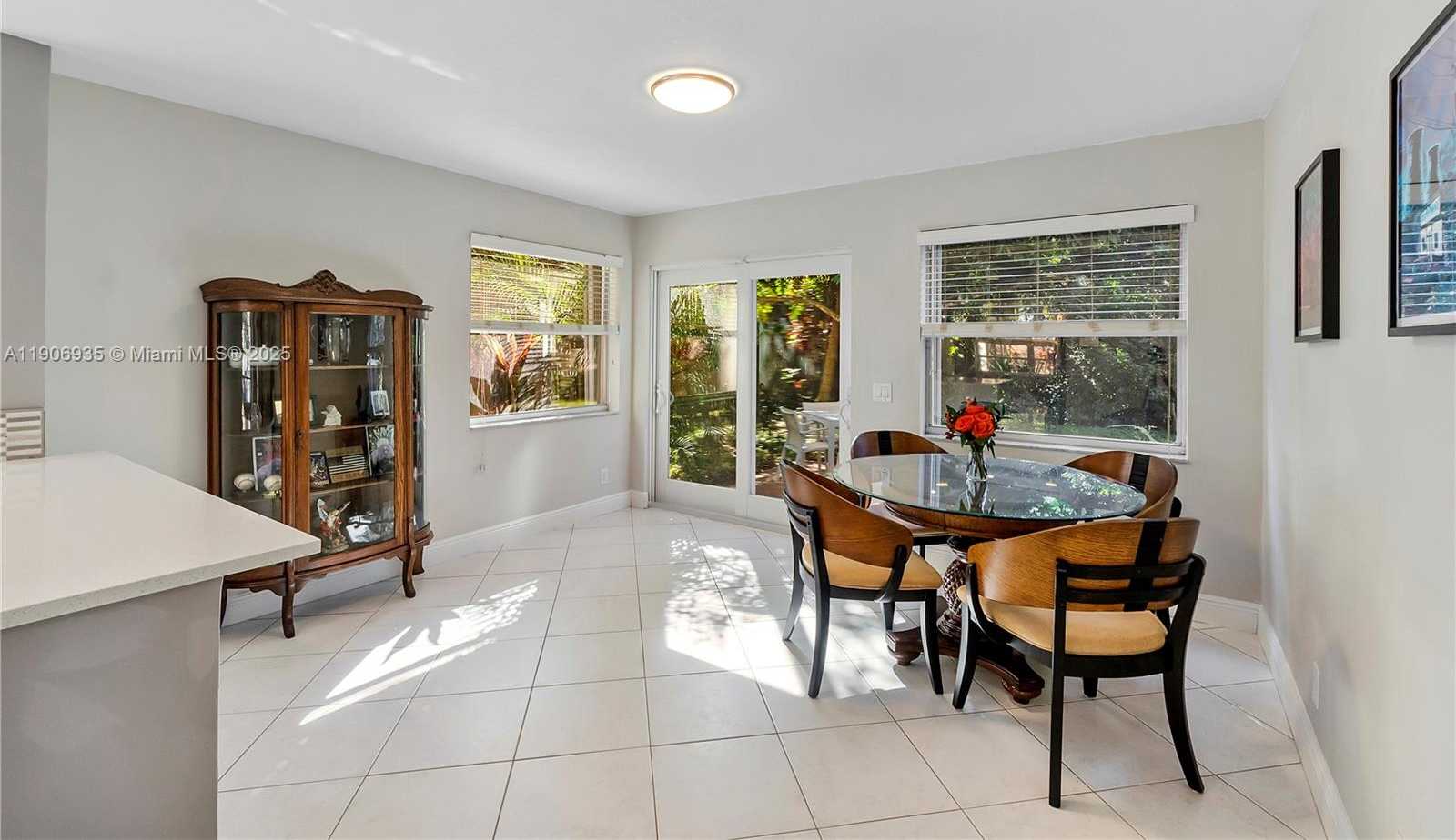 Small Image of Davie Number 11