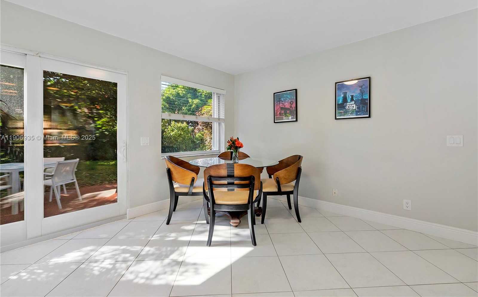 Small Image of Davie Number 12