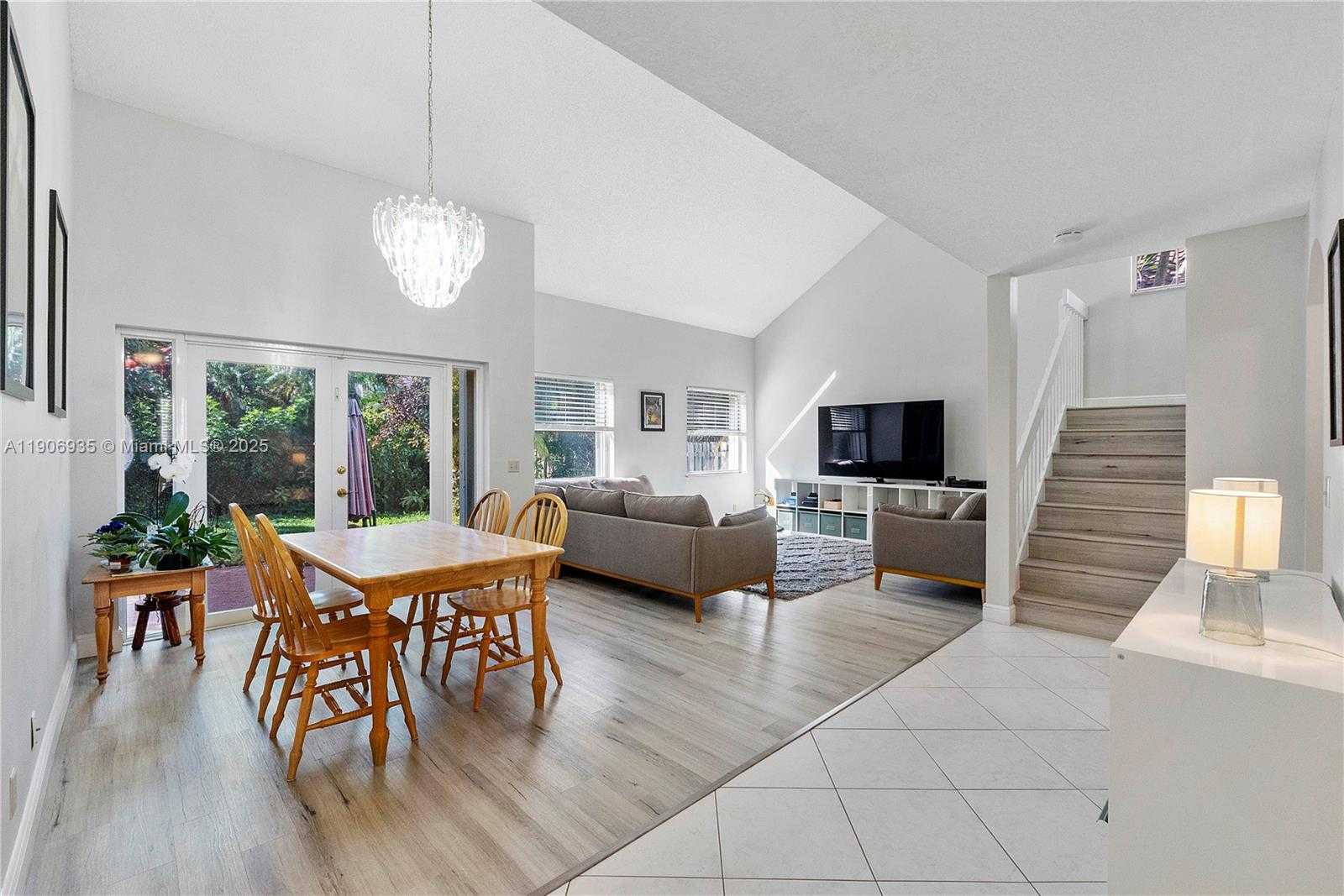 Small Image of Davie Number 14